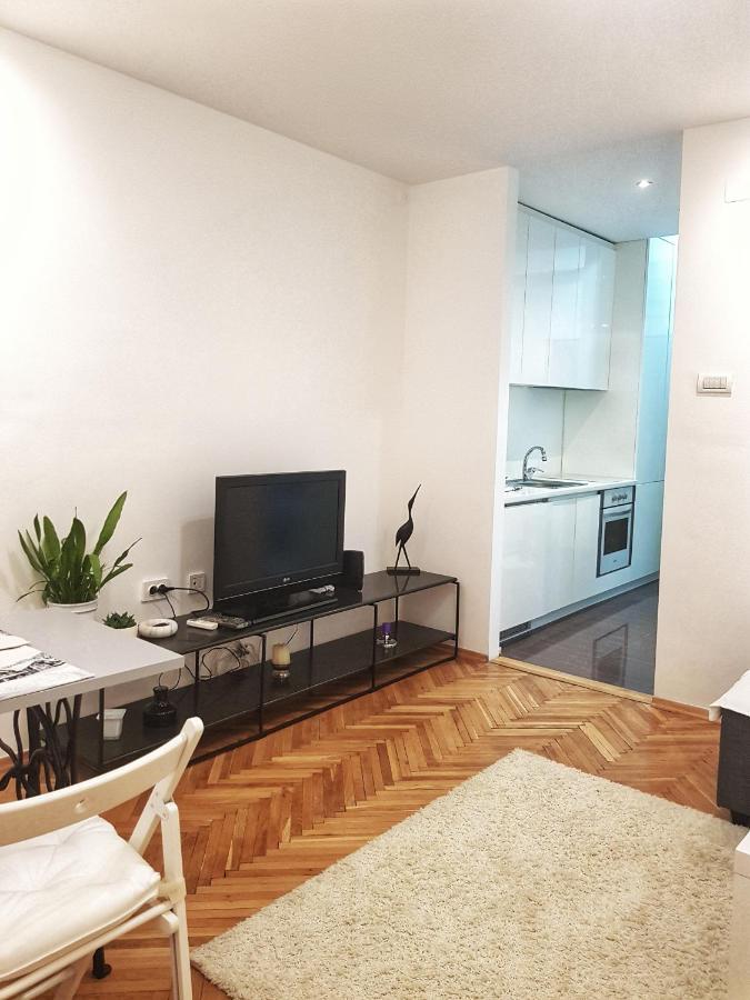 Uma- Urban Mini Apartment Escópia Exterior foto